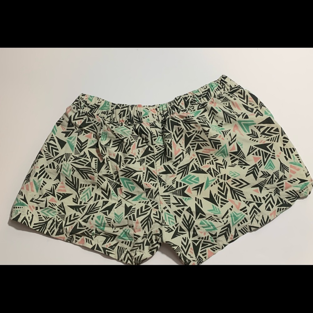 Patagonia patterned shorts - Picture 2 of 3